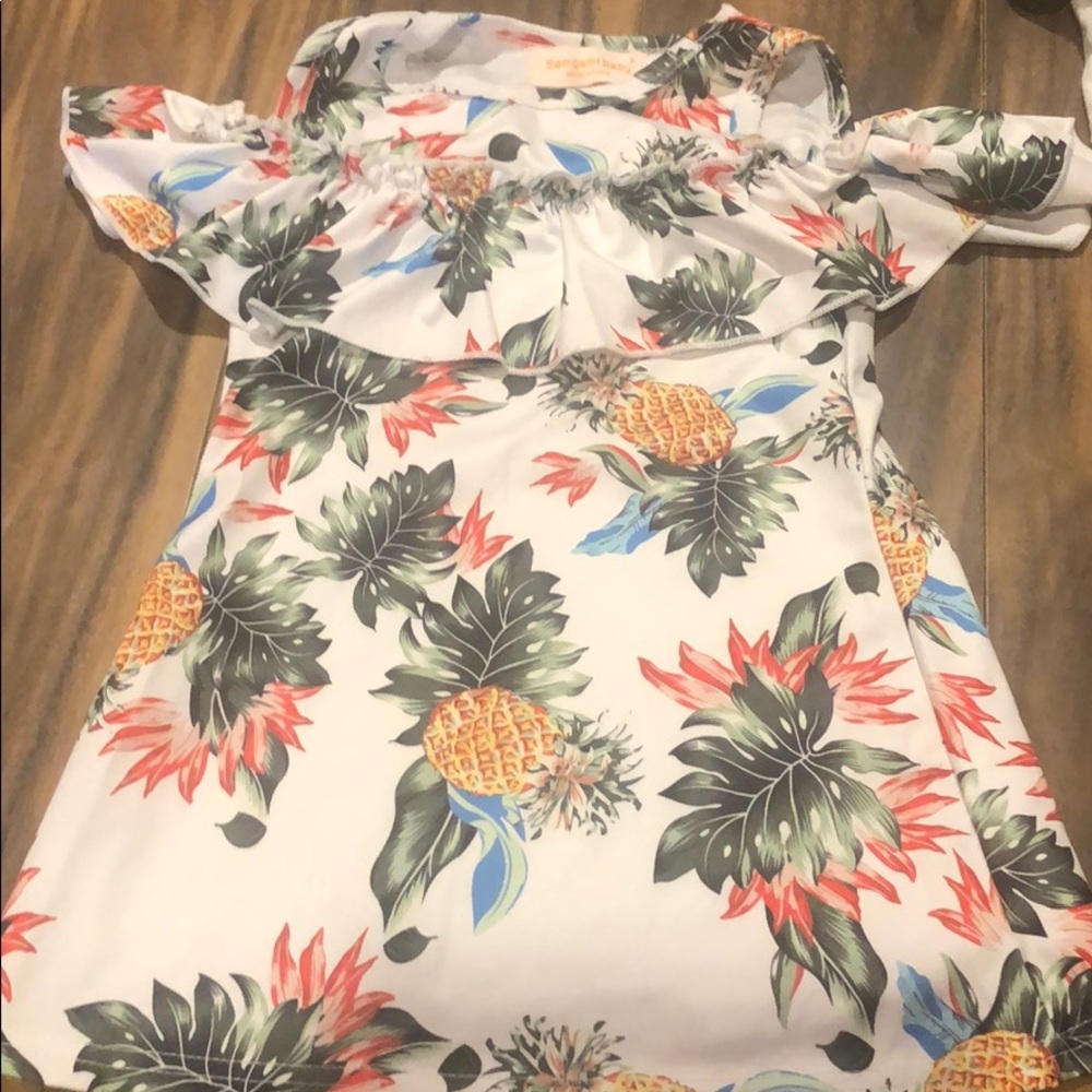 Hawaiian dress with pineapples